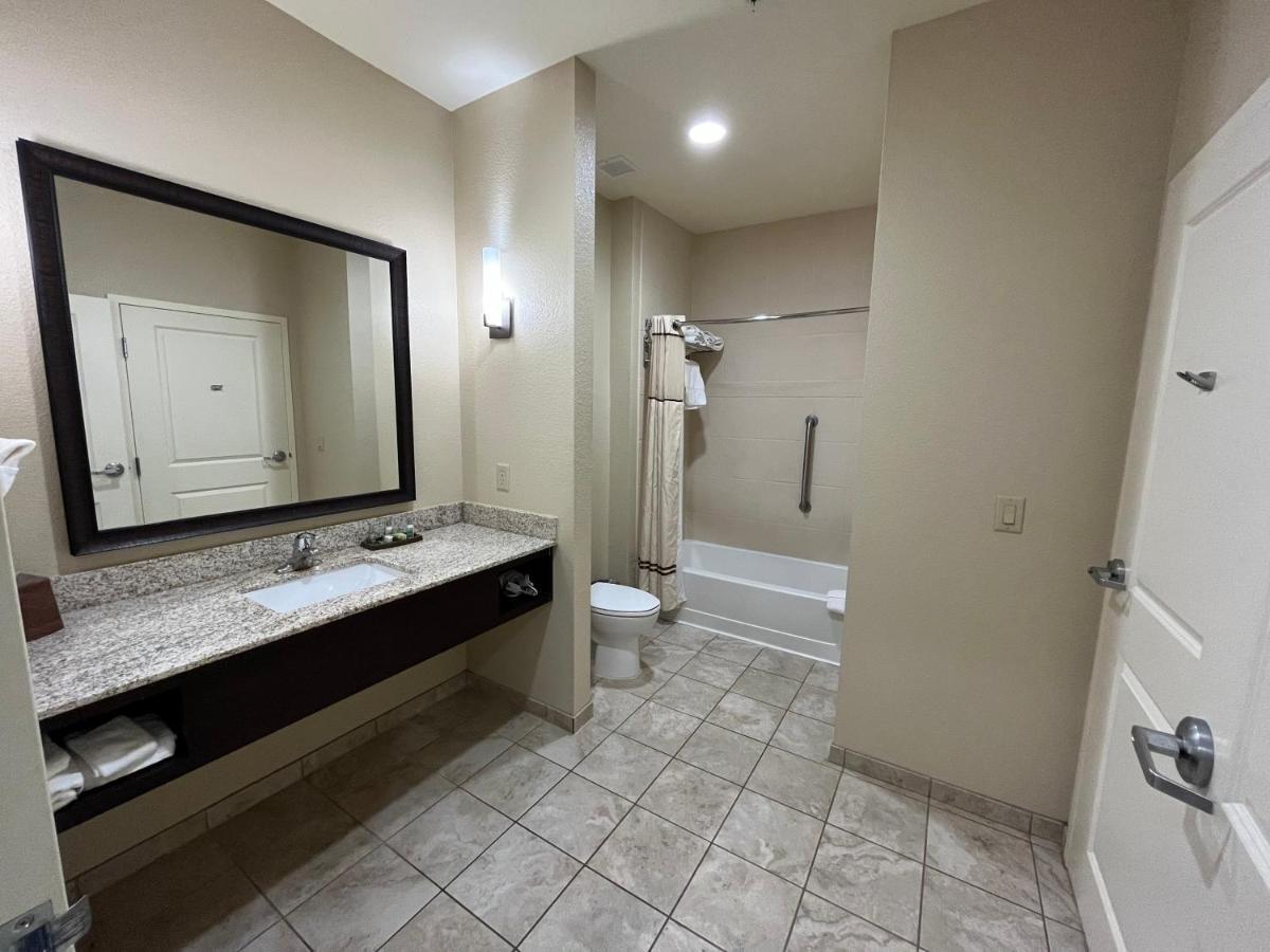 Comfort Inn & Suites Beeville Bagian luar foto