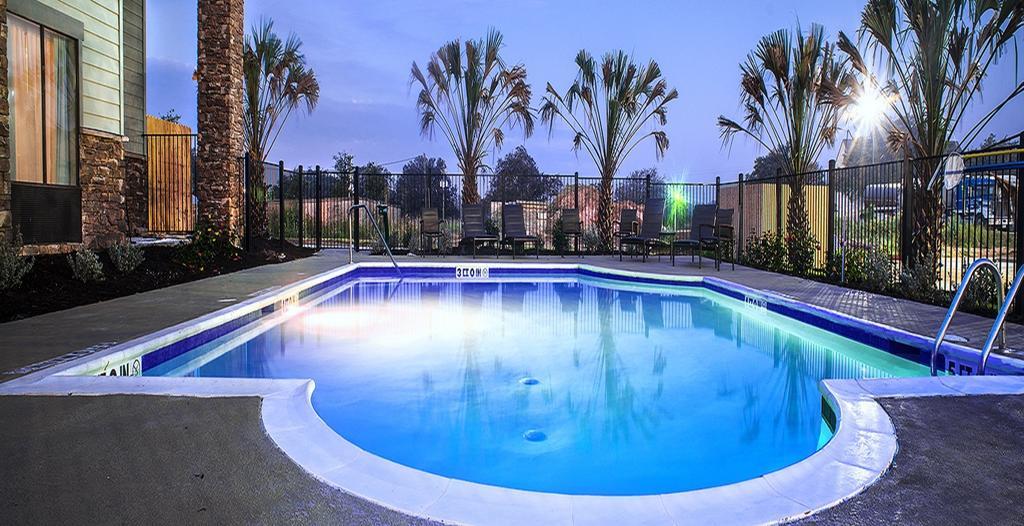Comfort Inn & Suites Beeville Bagian luar foto