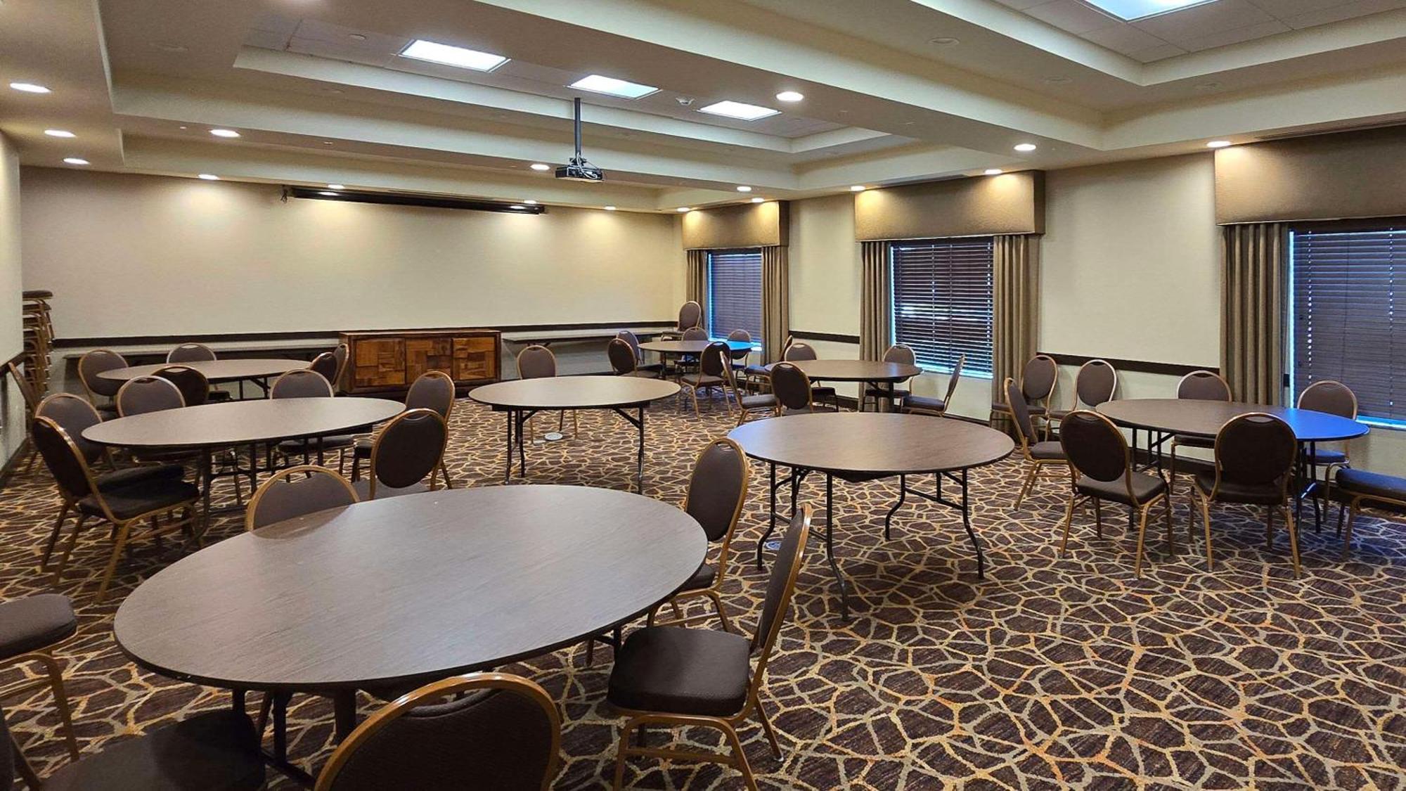 Comfort Inn & Suites Beeville Bagian luar foto