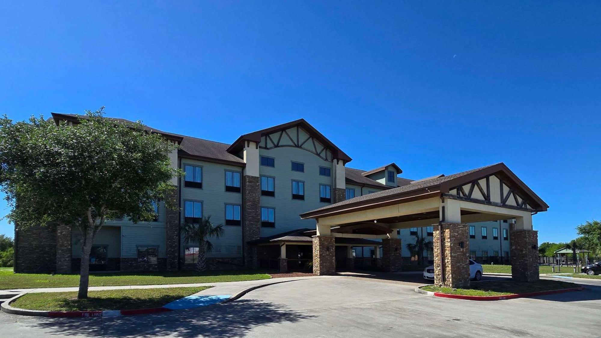 Comfort Inn & Suites Beeville Bagian luar foto